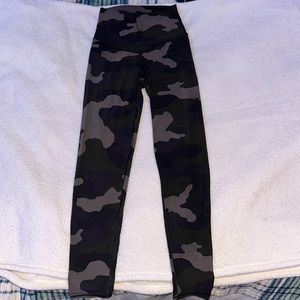 Aerie offline real me leggings. Super lightweight and comfortable. Size small.